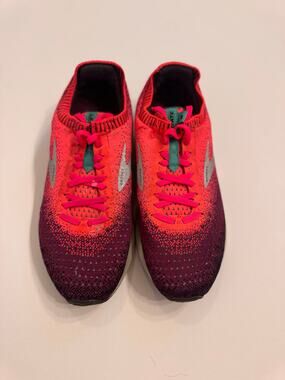 Women's Brooks Levitate 2 Size 7.5M Pink/Purple Running Tennis Shoes